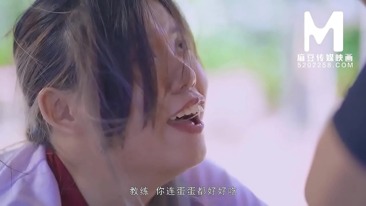 Một cô gái tóc nâu Trung Quốc Verina thích bú và làm tình với con cặc của anh ấy.