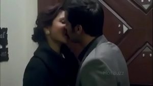 Cảnh hôn nóng bỏng của anushka sharma trong phim