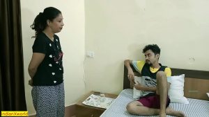 Massage cơ thể nóng bỏng của Ấn Độ và quan hệ tình dục với cô gái phục vụ phòng!